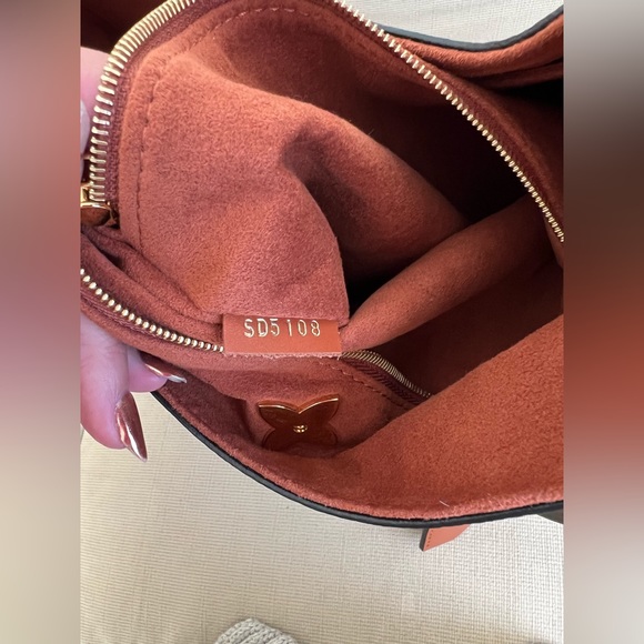 Louis Vuitton Flower Hobo Bag. Brown interior. Beautiful bag - Picture 5 of 8